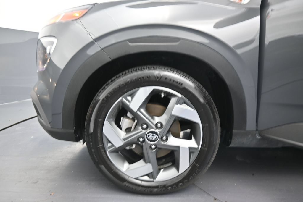 Used 2024 Hyundai Venue SEL FWD image 13