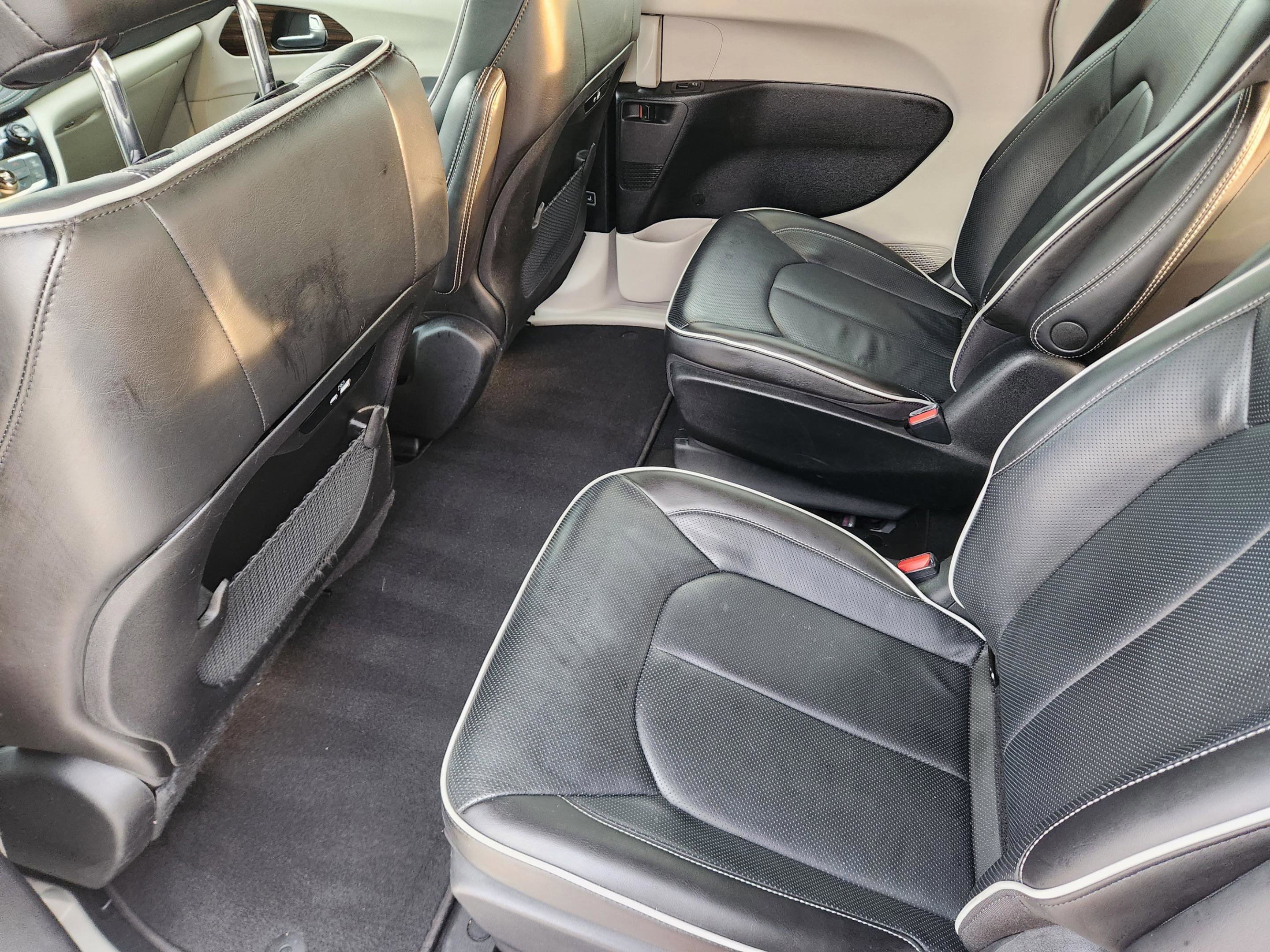 Used 2022 Chrysler Pacifica Limited image 24