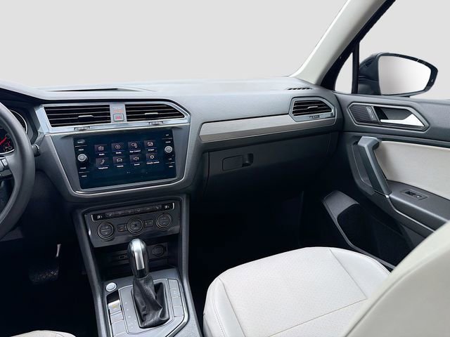 Used 2020 Volkswagen Tiguan SE image 23