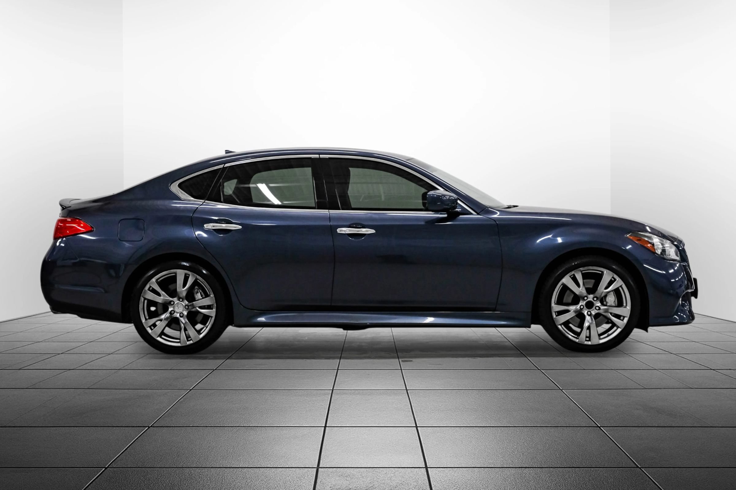 Used 2011 INFINITI M37 w/ Sport Pkg RWD image 8