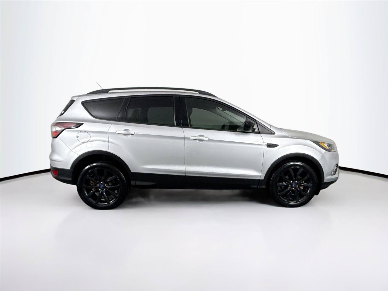 Used 2018 Ford Escape SE w/ SE Sport Appearance Package FWD image 10