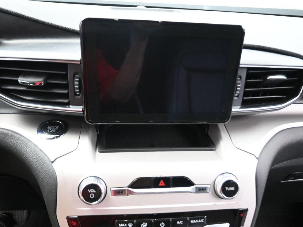 Used 2023 Ford Explorer XLT w/ Equipment Group 202A image 12