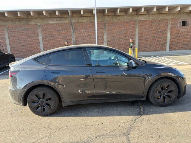 Used 2024 Tesla Model Y Long Range image 9