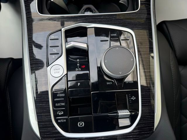 Used 2026 BMW X5 xDrive50e image 14