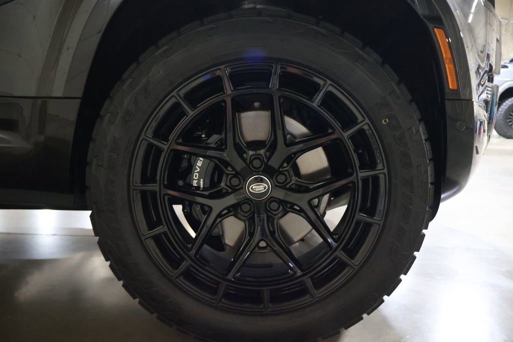 Used 2025 Land Rover Defender 130 V8 image 19