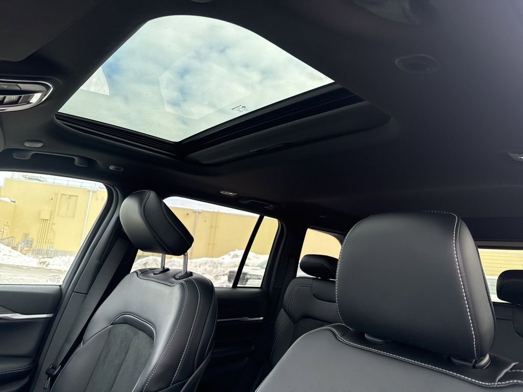 New 2026 Jeep Grand Cherokee Altitude image 17