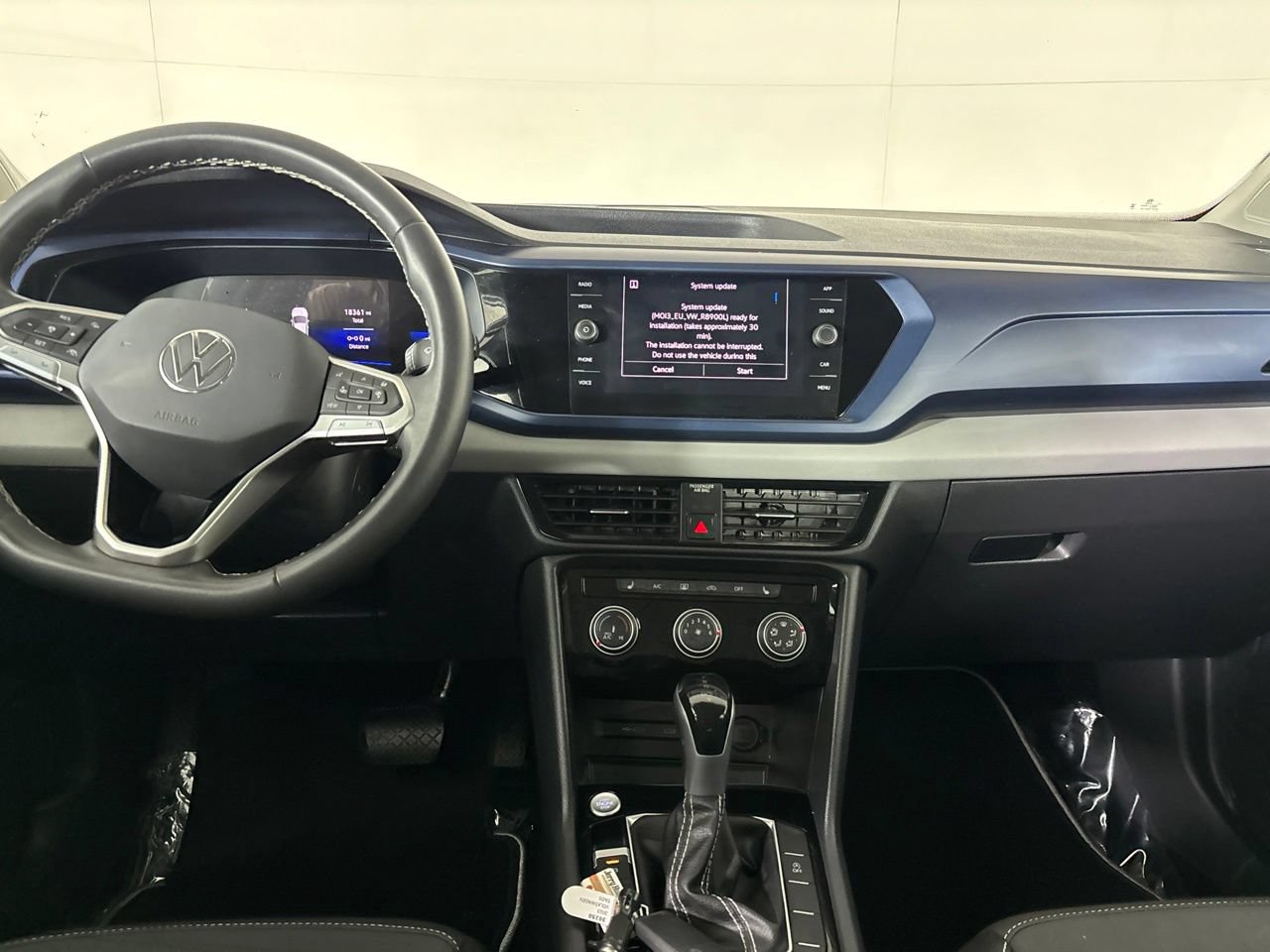 Used 2023 Volkswagen Taos SE w/ Panoramic Sunroof Package AWD/4WD image 25