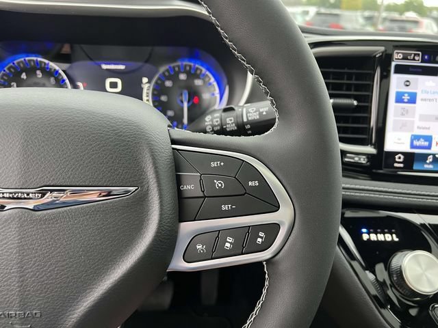 New 2025 Chrysler Pacifica Select AWD/4WD image 20