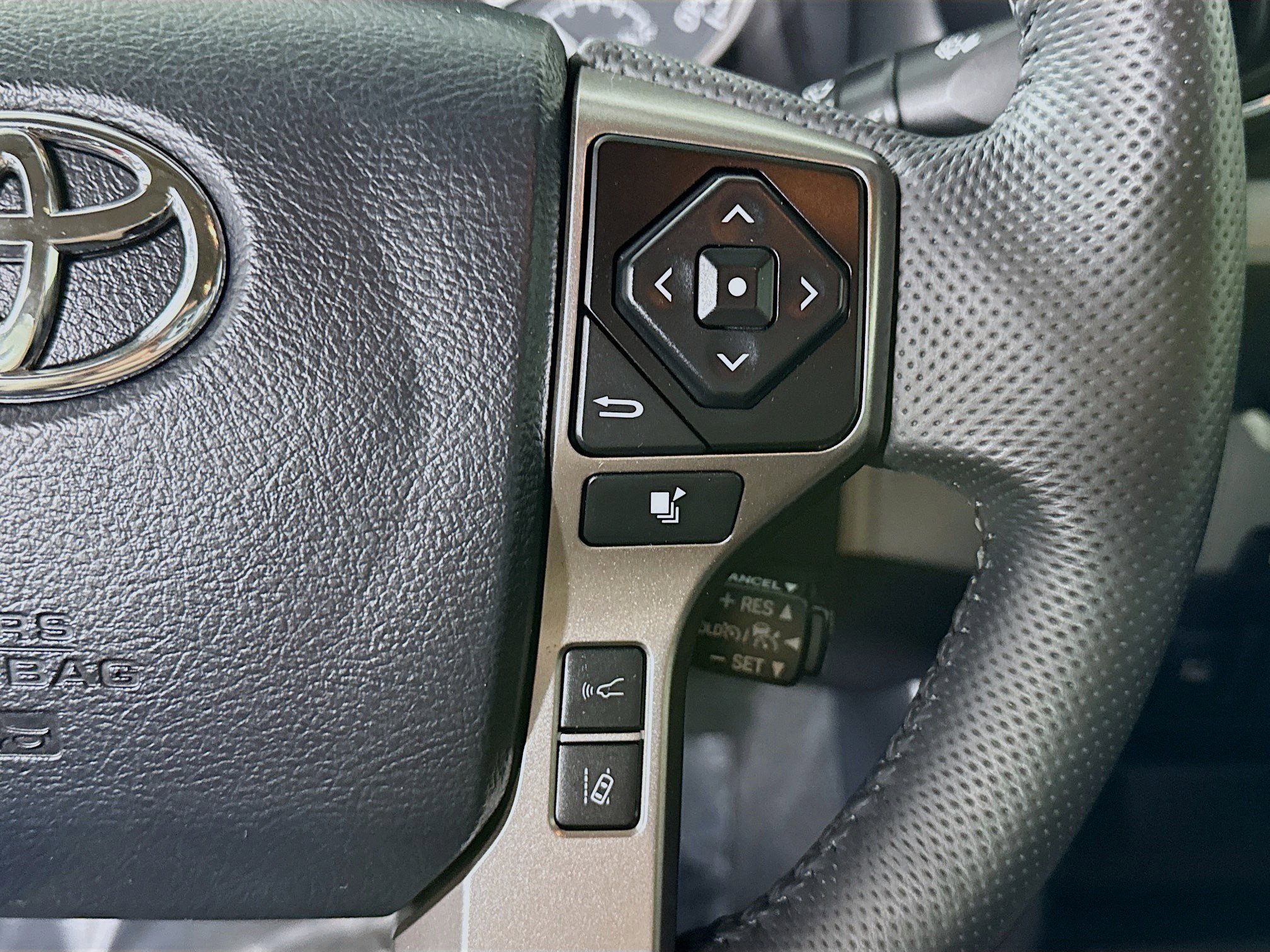 Used 2023 Toyota Tacoma SR image 15