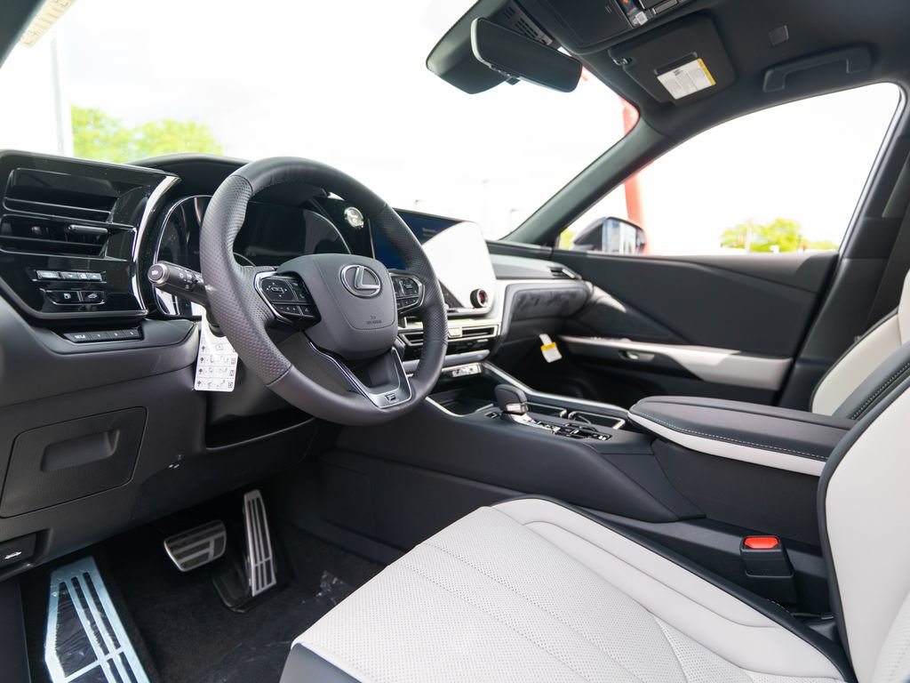 New 2026 Lexus TX 500h AWD image 4