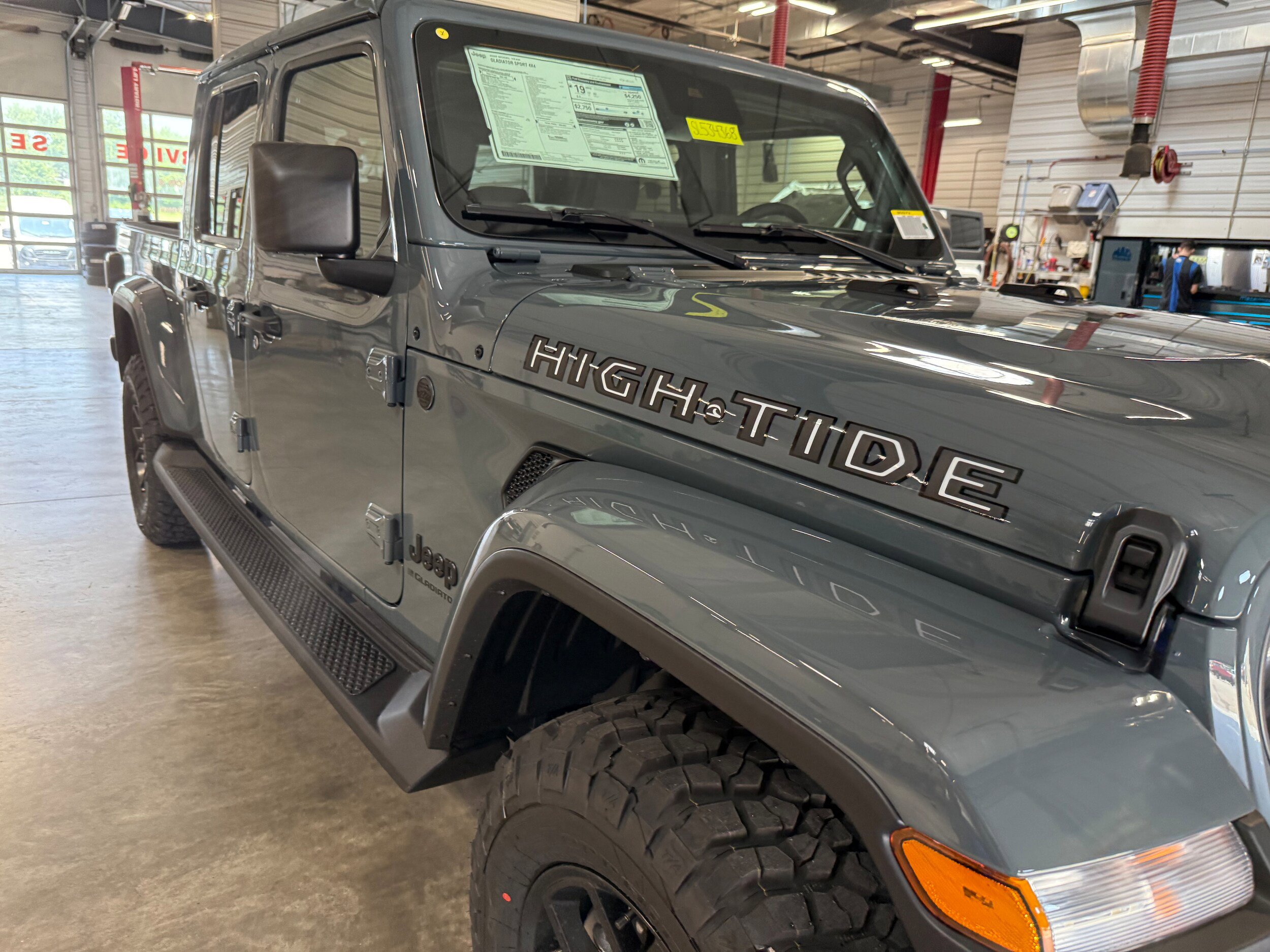 Used 2025 Jeep Gladiator Sport AWD/4WD image 3