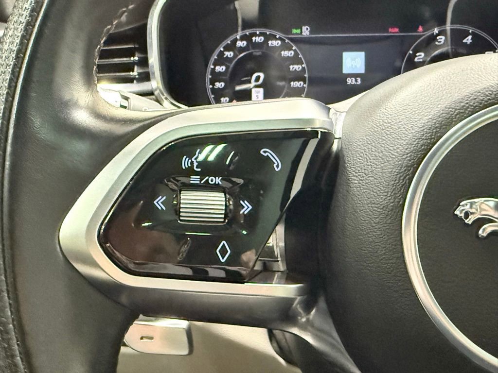 Used 2021 Jaguar F-PACE SVR image 30