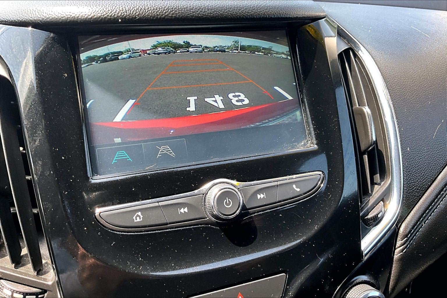 Used 2018 Chevrolet Cruze Premier FWD image 20
