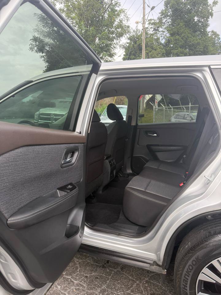 Used 2021 Nissan Rogue SV AWD/4WD image 13
