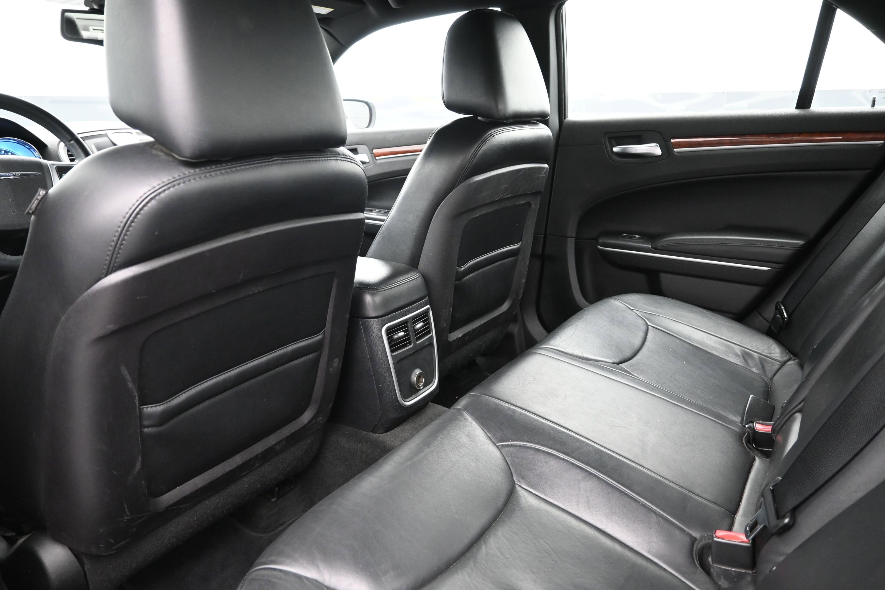 Used 2013 Chrysler 300 RWD image 18