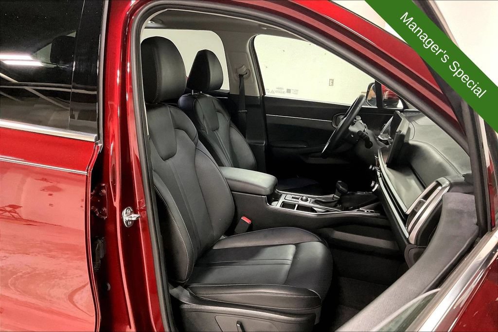 Used 2025 Kia Sorento EX w/ Panoramic Sunroof Package FWD image 9