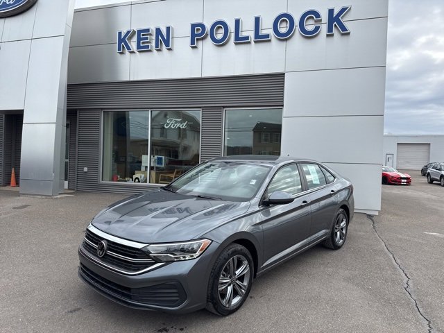 Used 2024 Volkswagen Jetta SE image 2