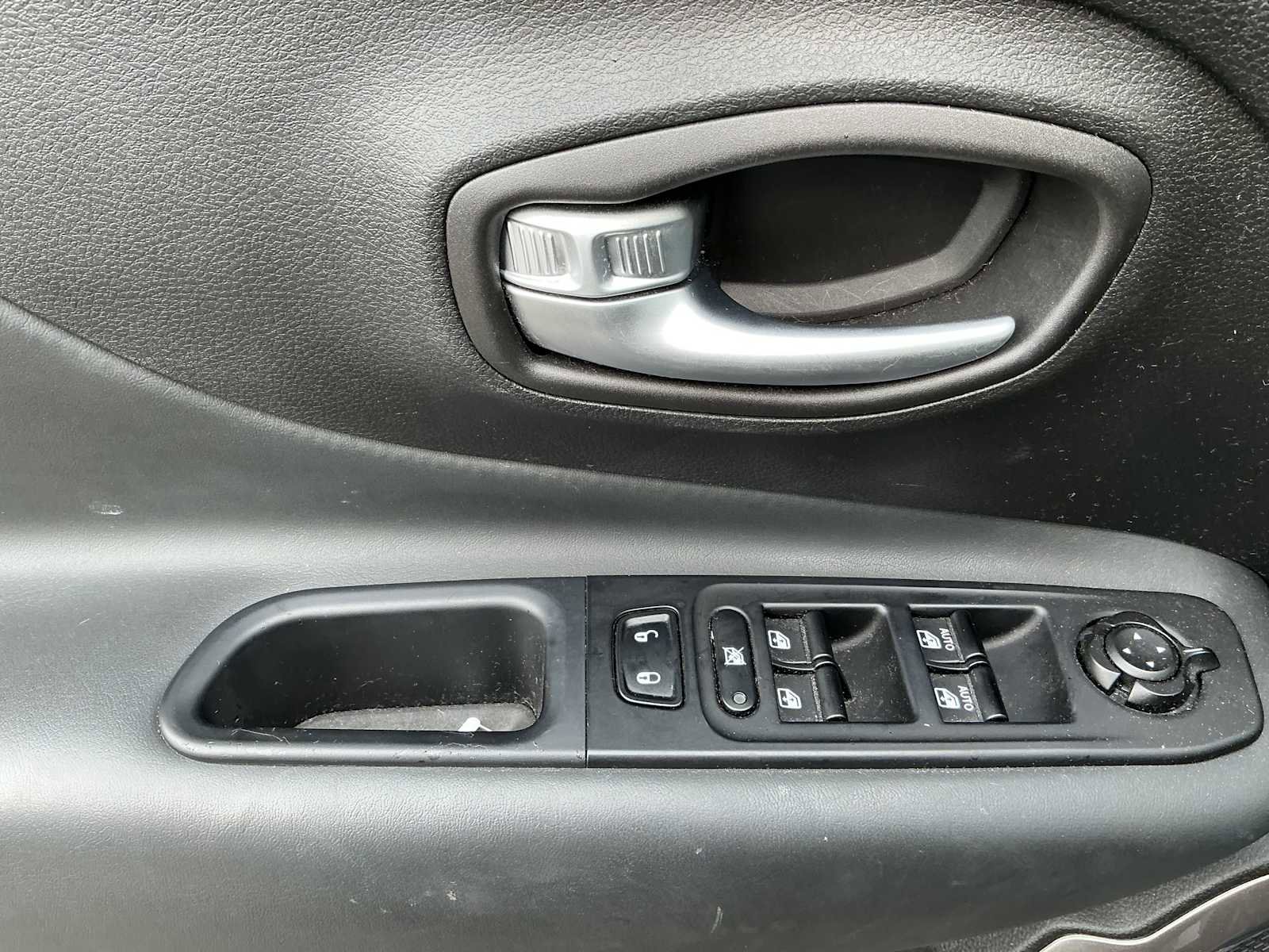 Used 2022 Jeep Renegade Latitude w/ Convenience Group AWD/4WD image 20