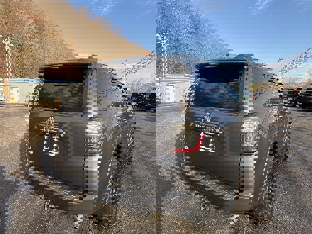 Used 2019 Toyota 4Runner SR5 image 4