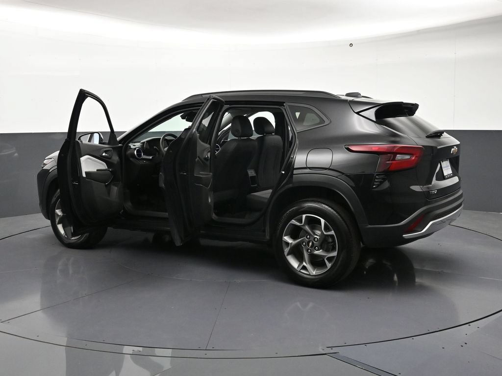 Used 2024 Chevrolet Trax LT FWD image 35