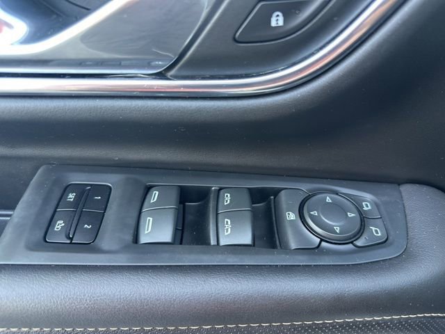 Used 2023 GMC Yukon SLT AWD/4WD image 35