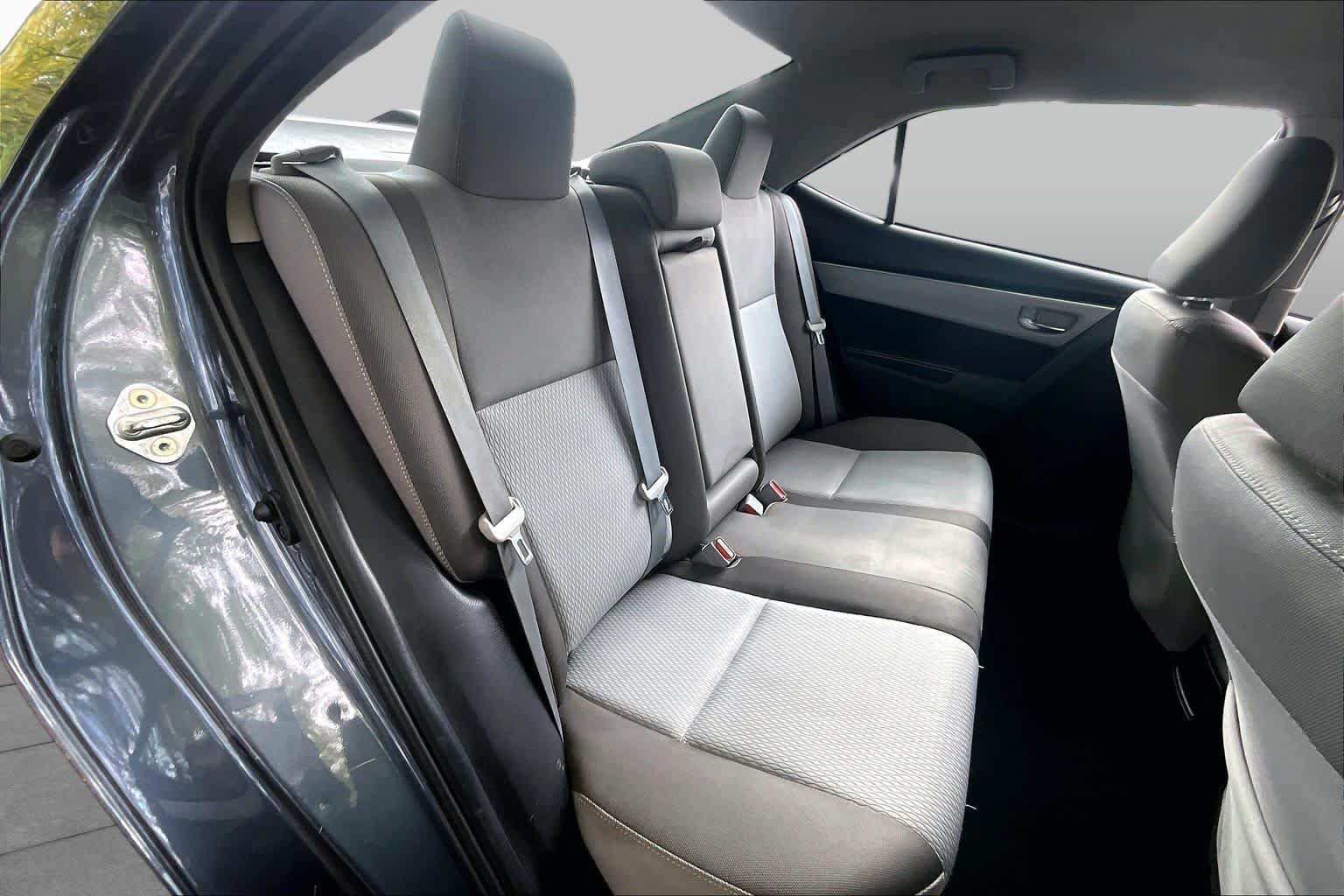 Used 2018 Toyota Corolla LE FWD image 20