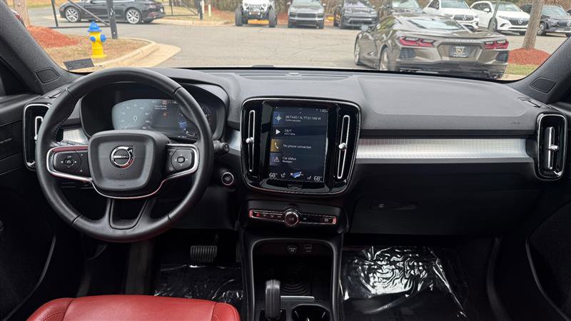Used 2019 Volvo XC40 T5 Momentum image 25