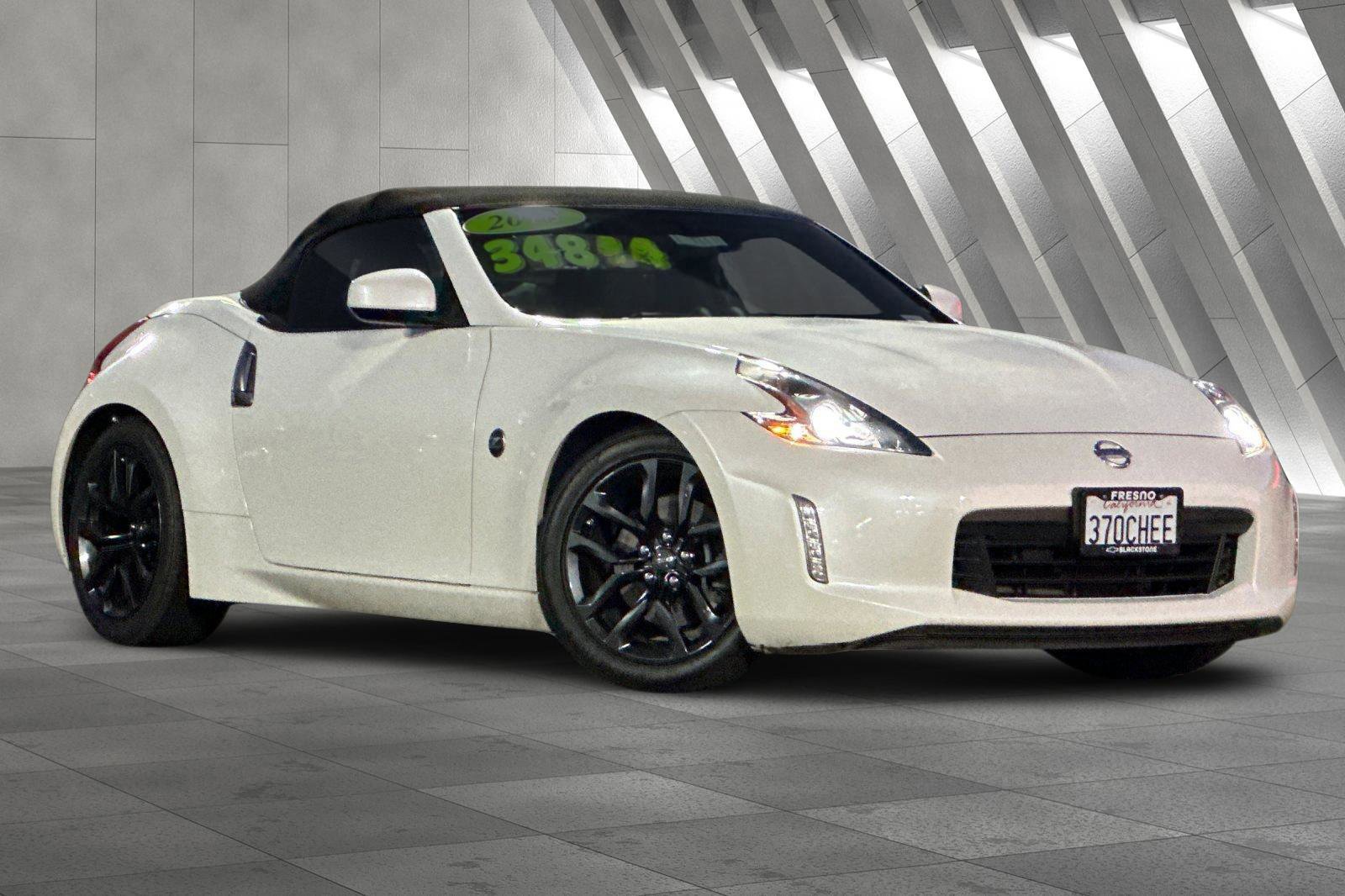 Used 2018 Nissan 370Z Touring image 2