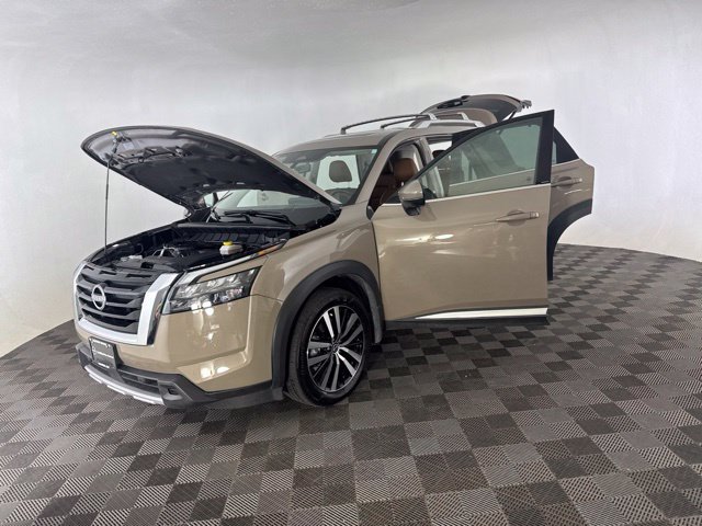 Certified 2025 Nissan Pathfinder Platinum AWD/4WD image 10