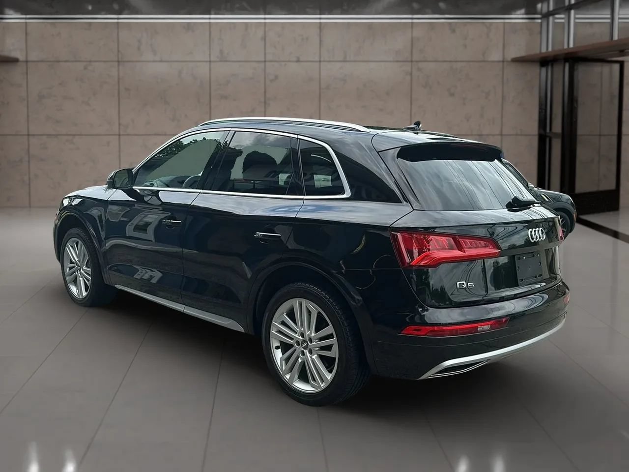 Used 2019 Audi Q5 2.0T Premium Plus w/ Premium Plus Package AWD/4WD image 3