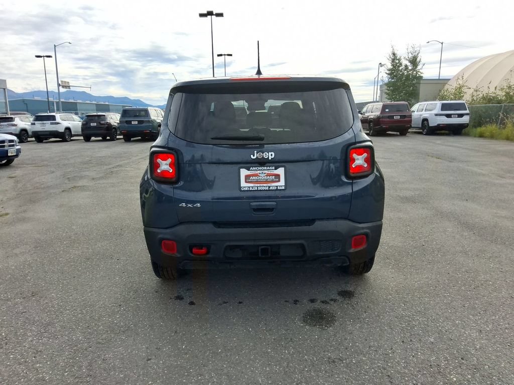 Used 2023 Jeep Renegade Latitude AWD/4WD image 7