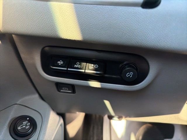 Used 2024 GMC Terrain SLT w/ Infotainment Package II image 39