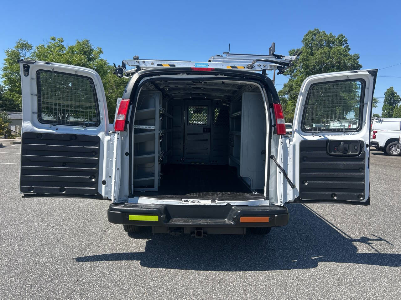Used 2020 Chevrolet Express 2500 w/ Safety Package RWD image 21
