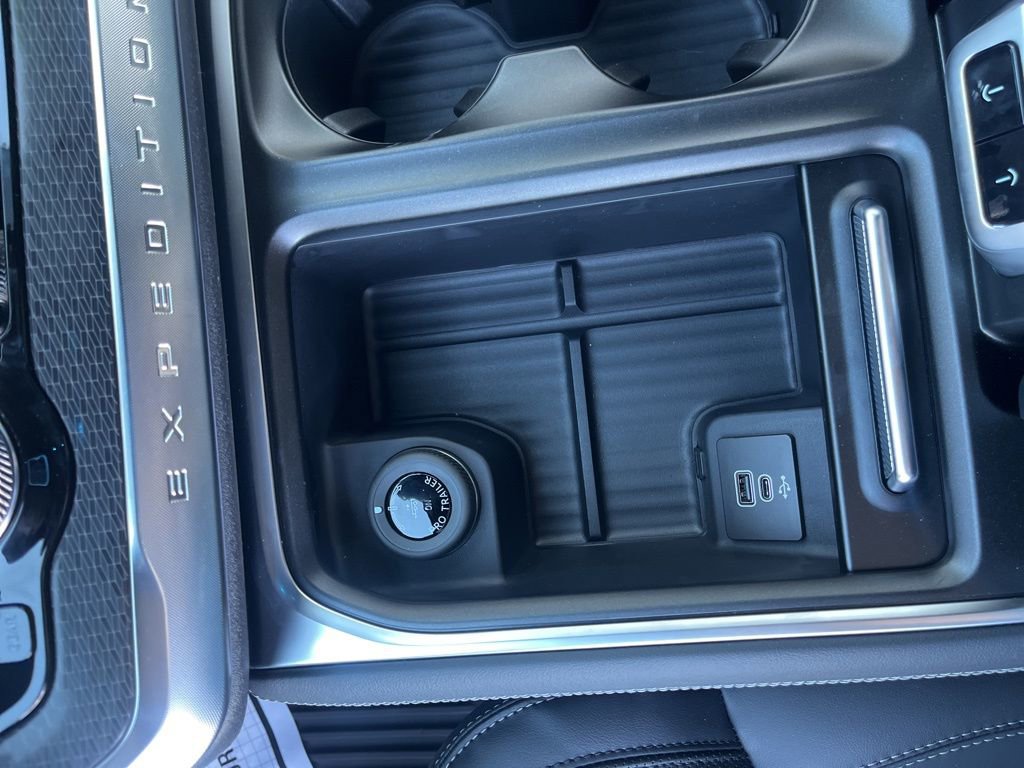 New 2026 Ford Expedition Platinum w/ Stealth Appearance Package image 21