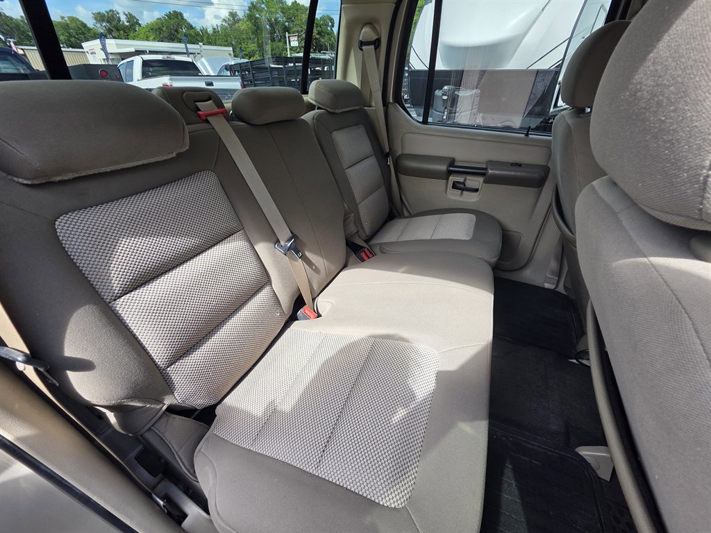 Used 2005 Ford Explorer Sport Trac XLS AWD/4WD image 25