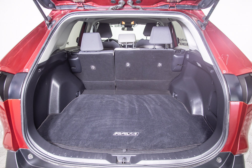 Used 2021 Toyota RAV4 XLE w/ Carpet Mat Package (TMS) FWD image 8