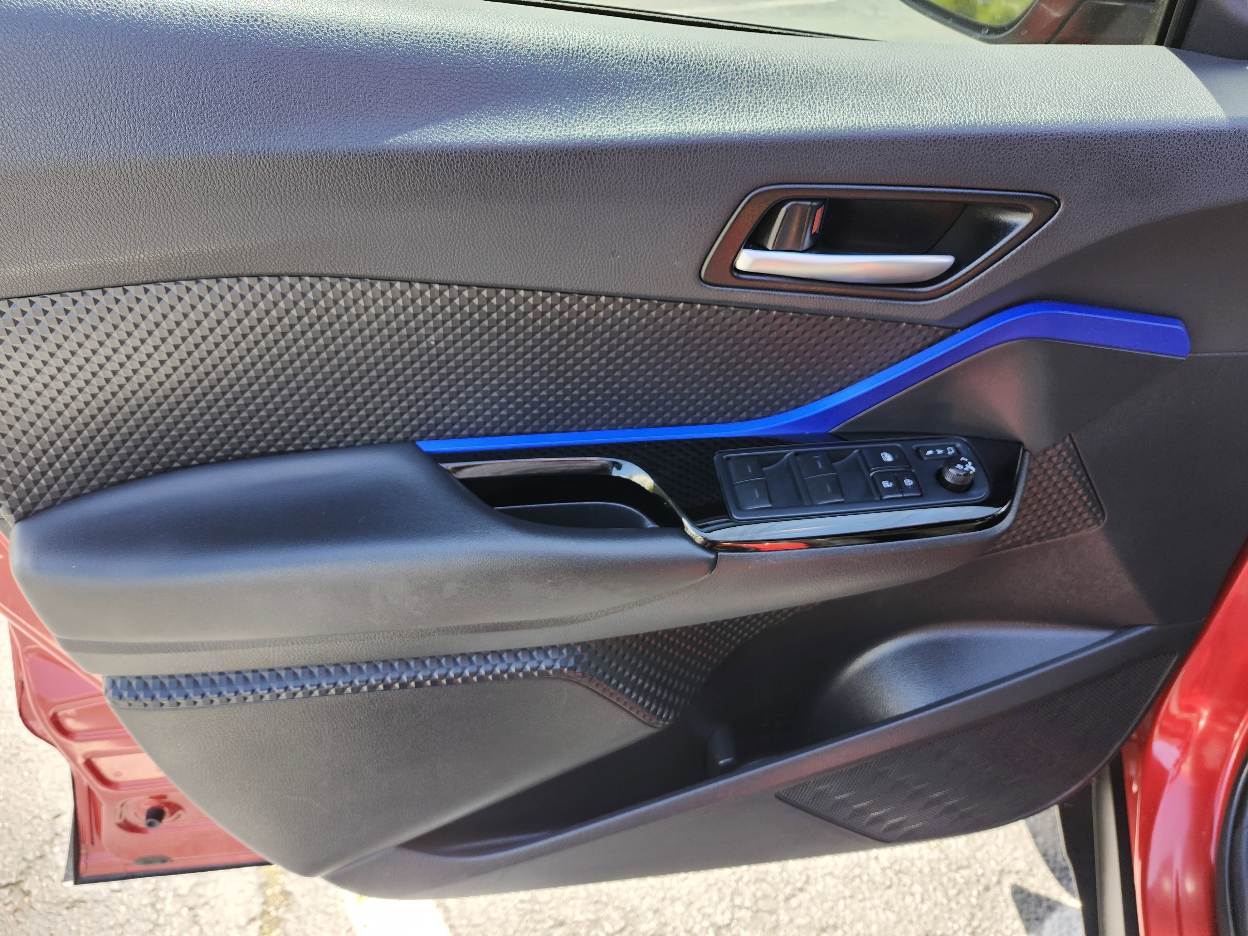Used 2021 Toyota C-HR XLE FWD image 21