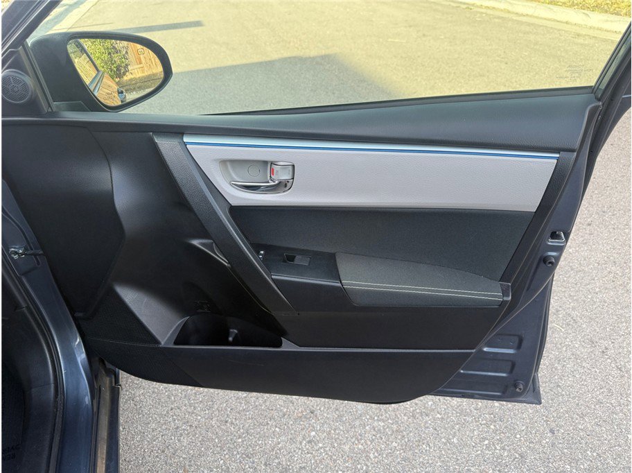 Used 2016 Toyota Corolla LE FWD image 38