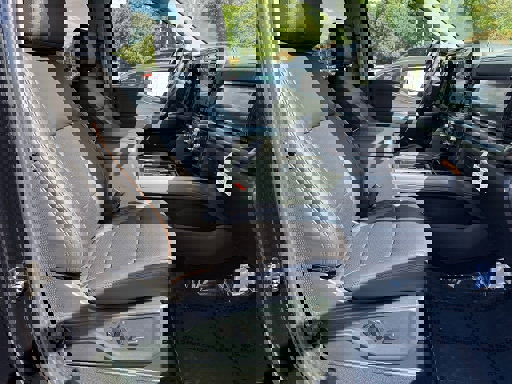 New 2026 Ford F250 Lariat w/ FX4 Off-Road Package image 25