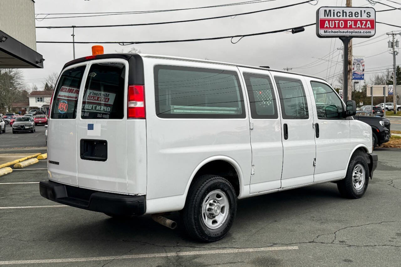 Used 2017 Chevrolet Express 2500 image 4