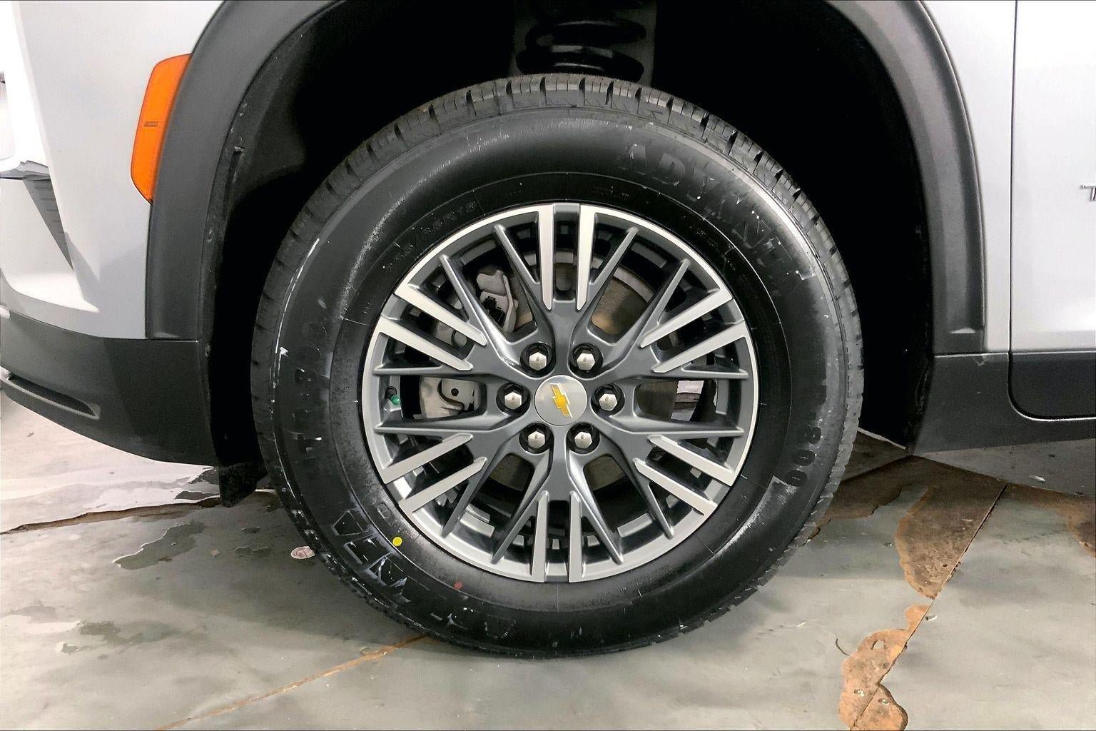 Used 2024 Chevrolet Traverse LT AWD/4WD image 11