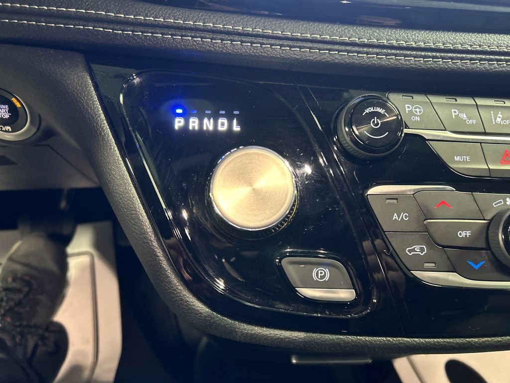Used 2025 Chrysler Pacifica Select image 20