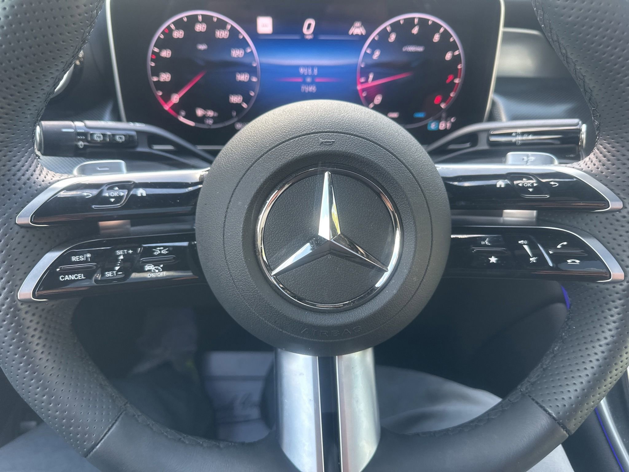 Used 2025 Mercedes-Benz GLC 300 4MATIC image 29