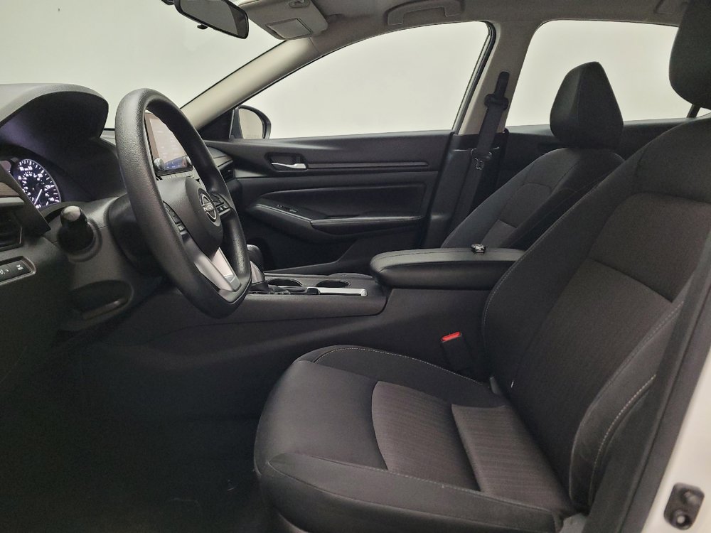 Used 2025 Nissan Altima 2.5 SV FWD image 17