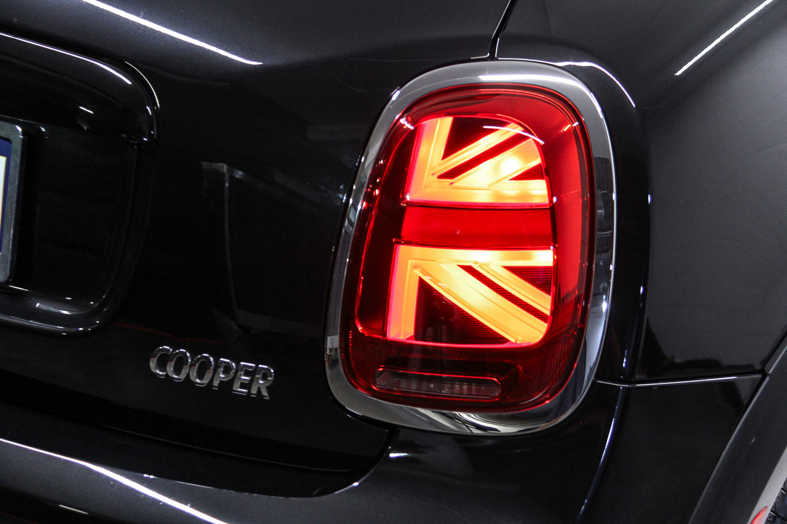 Certified 2023 MINI Cooper 4-Door Hardtop w/ Signature Upholstery Package FWD image 7