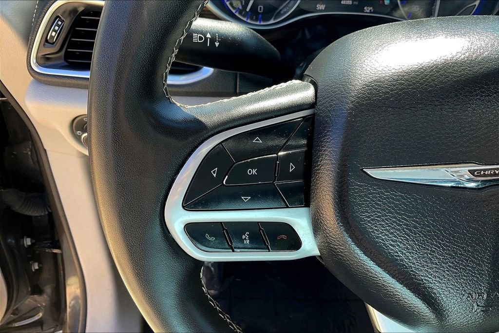 Used 2023 Chrysler Pacifica Limited FWD image 18