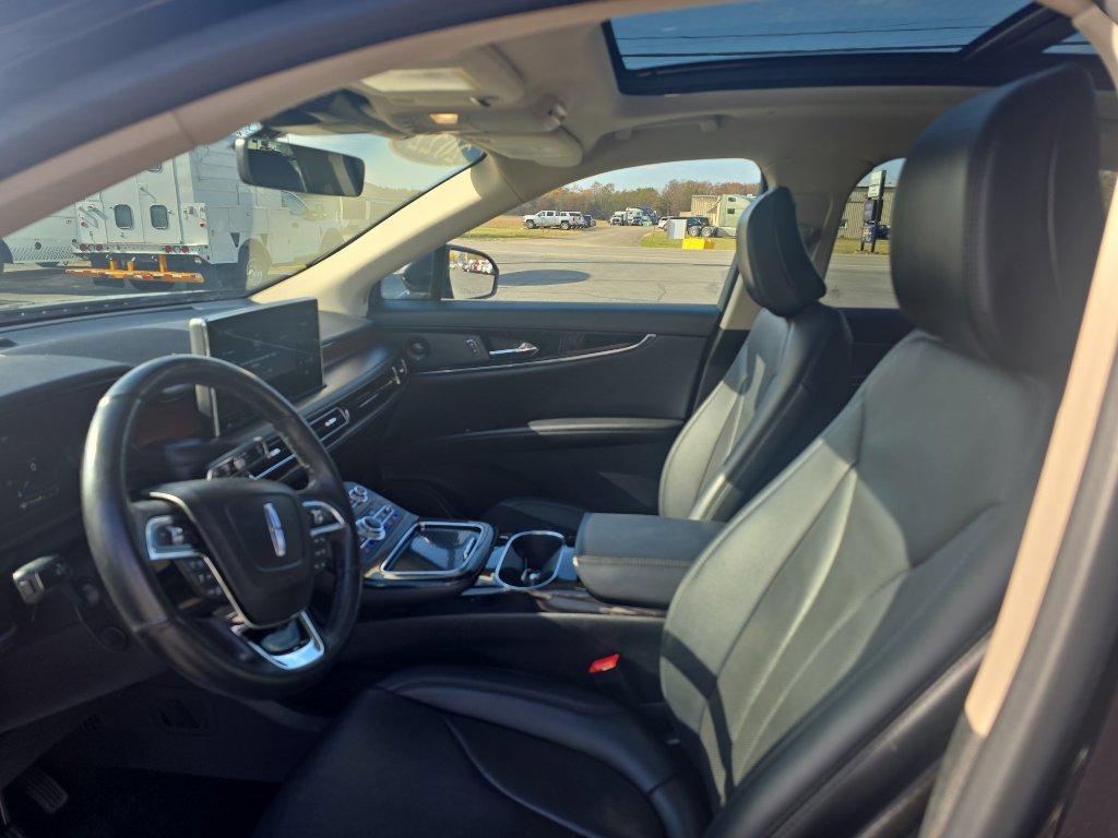 Used 2022 Lincoln Nautilus Reserve w/ Equipment Group 201A image 16