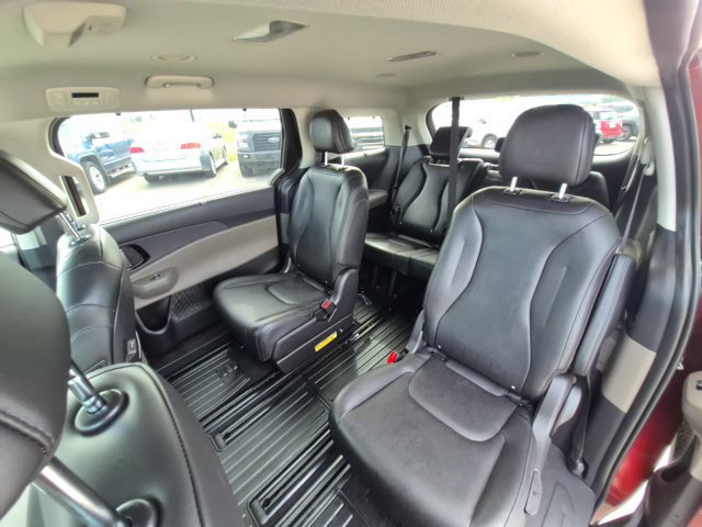 Used 2026 Kia Carnival EX FWD image 13