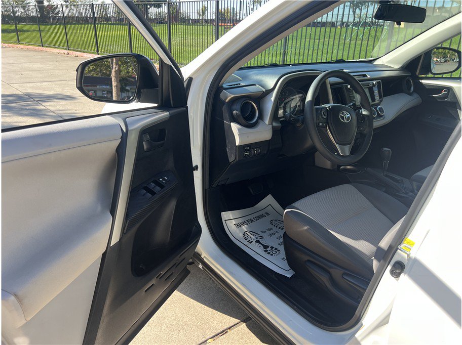 Used 2013 Toyota RAV4 LE FWD image 11