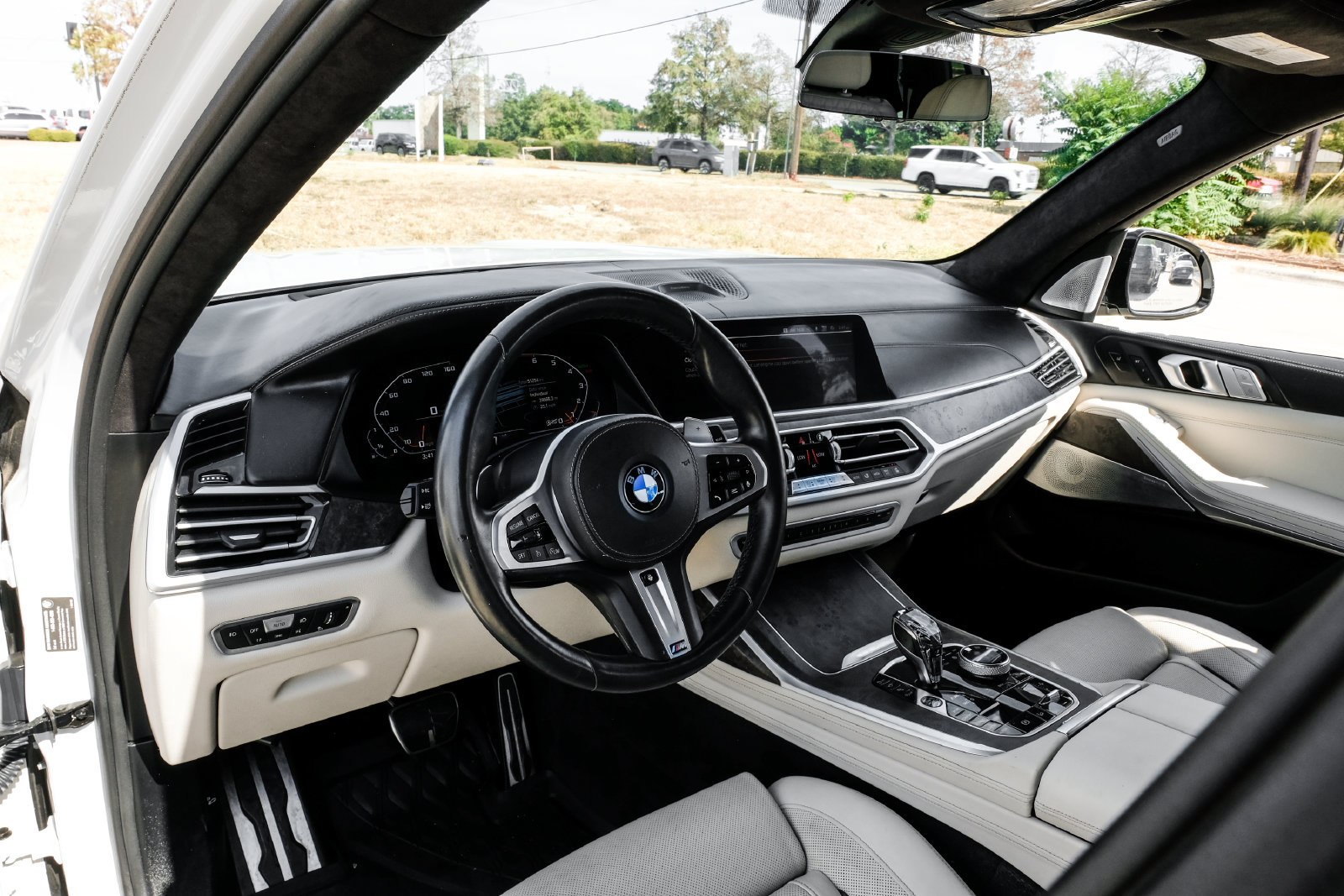 Used 2020 BMW X7 M50i w/ Dynamic Handling Package AWD/4WD image 3